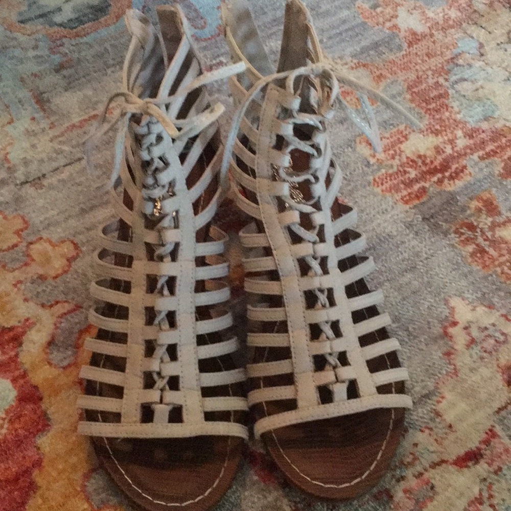 Cute lace up sandal!